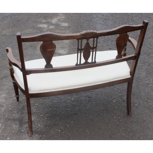 129 - An antique mahogany 2 seater bench or window seat with stuffed seat, approx 107cm wide x 48cm deep x... 