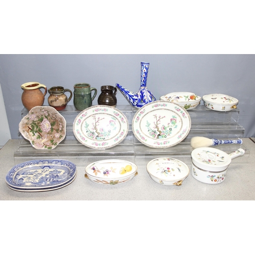 1829 - Qty of various ceramics to include various patterns of Royal Worcester casserole dishes and some oth... 