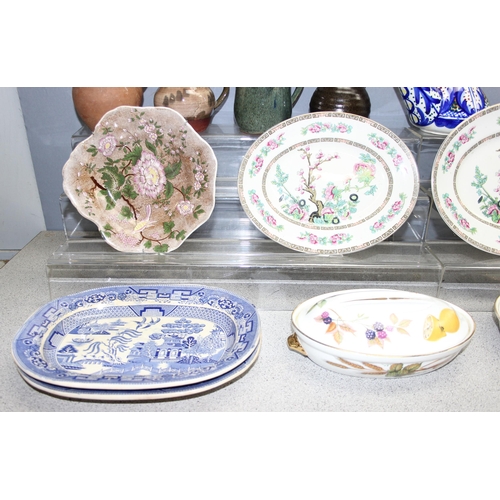 1829 - Qty of various ceramics to include various patterns of Royal Worcester casserole dishes and some oth... 