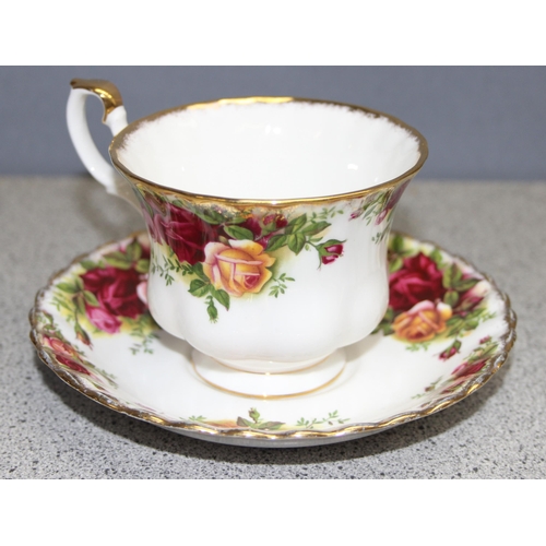 1833 - Royal Albert Old Country Roses tea cups and saucers, 6 person setting