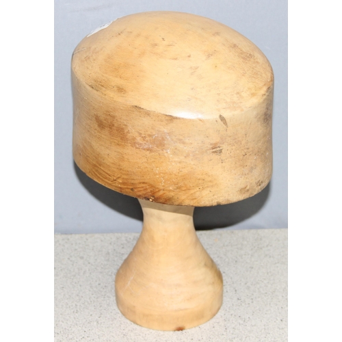 299F - Vintage Milliners wooden hat block or stand, approx 28cm tall