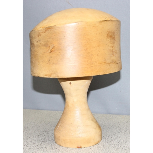 299F - Vintage Milliners wooden hat block or stand, approx 28cm tall