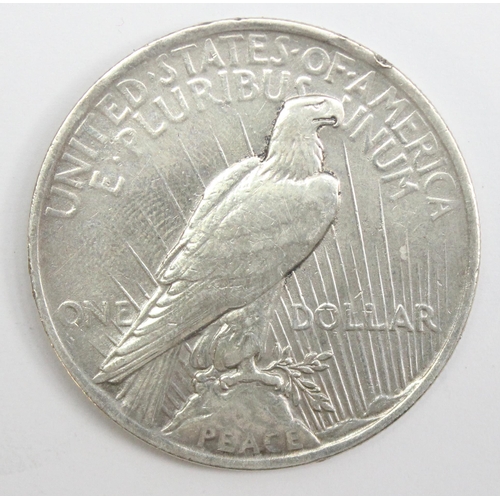 1210B - USA Coins - 1922 silver peace dollar, approx 38mm in diameter, approx 26.61g gross, 0.900 silver