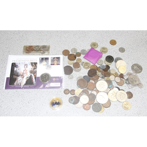 1272 - A large qty of assorted coins to inc many monometallic £2 & £1 coins, 2 £5 coins, and other mixed co... 