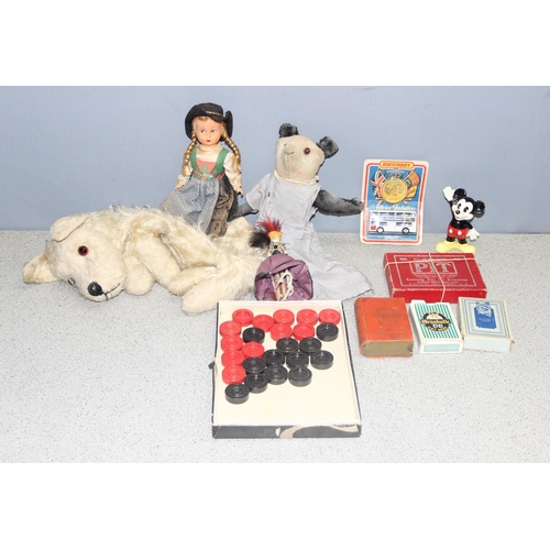 1563 - Mix of vintage toys and games to incl dolls, cards, draught pieces etc