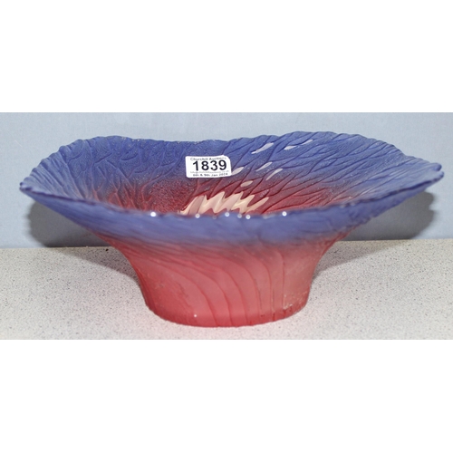 1839 - A red blue graduated art glass fruit bowl, approx 29cm in diameter