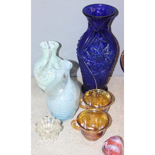 1836 - Qty of various glassware items to include a colourful punch bowl and an Alum bay glass vase