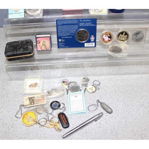 1106 - Qty of assorted jewellery and commemorative coins etc, to incl silver filigree brooch