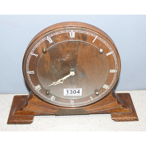 1304 - Art Deco period wooden mantel clock by Smiths, approx 23cm H