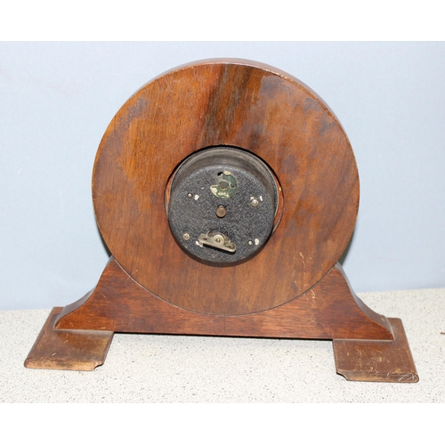 1304 - Art Deco period wooden mantel clock by Smiths, approx 23cm H