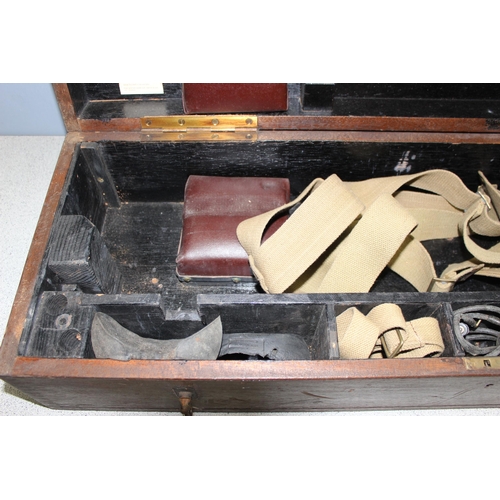 1403 - A large vintage wooden military Royal Navy Rangefinder case with some contents, approx 97cm x 32cm x... 