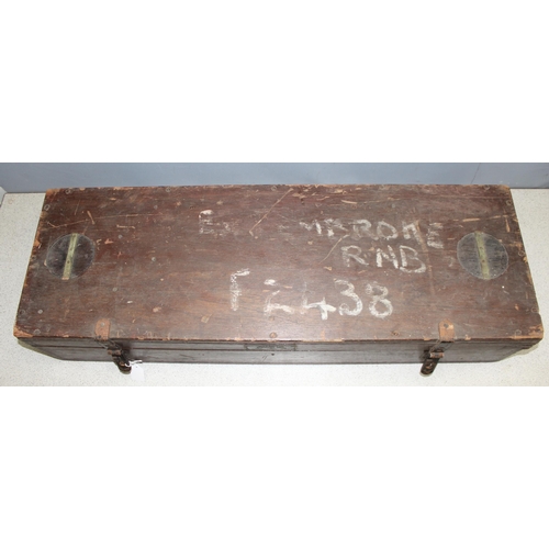 1403 - A large vintage wooden military Royal Navy Rangefinder case with some contents, approx 97cm x 32cm x... 