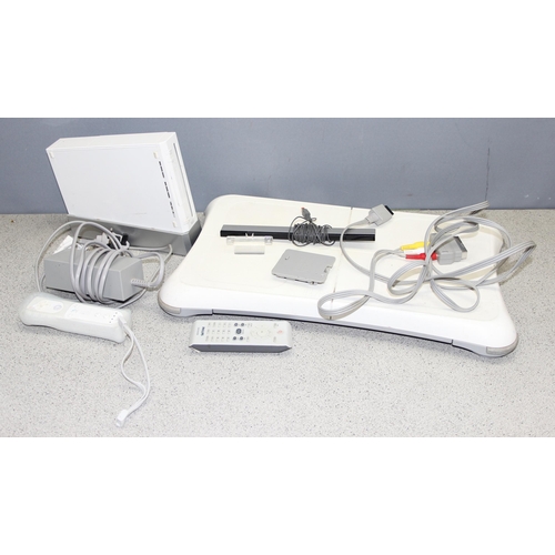 1500 - Nintendo Wii console and Wii Fit board