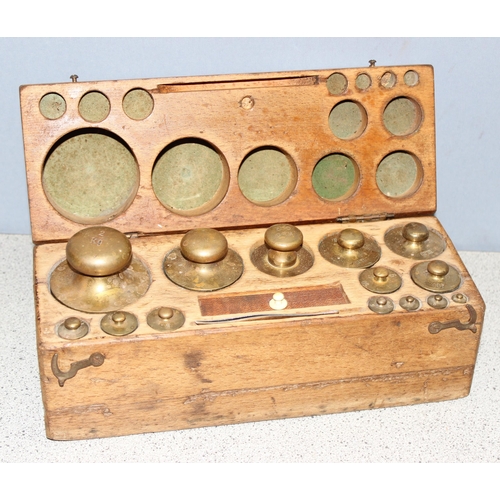 652 - Vintage set of brass and other balance scale weights, set in heavy wooden box, weights ranging from ... 