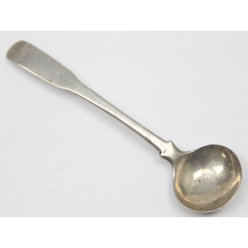 1027 - A Georgian Scottish silver salt spoon, Edinburgh 1807, no makers mark, approx 9cm long