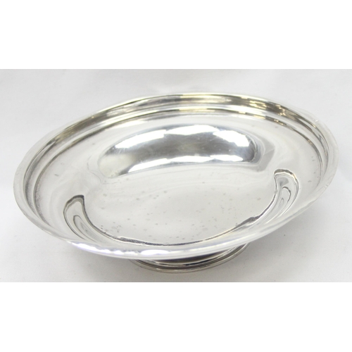 1040 - An antique silver shallow bowl with footed base, marked for London 1923 by Harman & Co, approx 11.5c... 