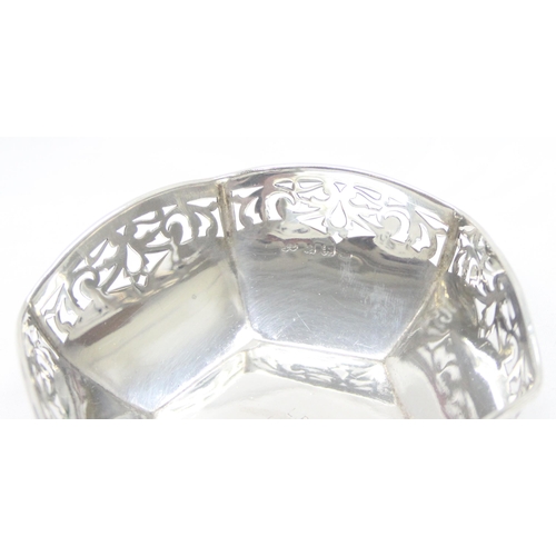 1043 - A vintage silver bowl of hexagonal form with pierced border, Birmingham hallmark but date letter rub... 