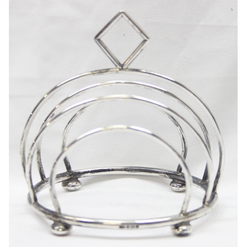 1047 - An Art Deco style round silver 4 slice toast rack, Birmingham 1995 by Broadway & Co, approx 11cm tal... 