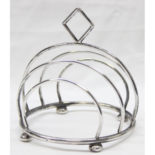 1047 - An Art Deco style round silver 4 slice toast rack, Birmingham 1995 by Broadway & Co, approx 11cm tal... 