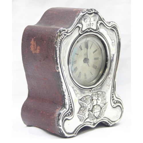 1049 - An Edwardian silver fronted mantel or desk clock decorated with Reynolds Angels, Birmingham 1905 by ... 