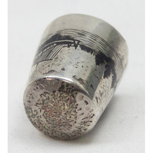 1057 - An early-mid 20th century Iraqi silver and black niello enamel thimble, decorated in the classic way... 