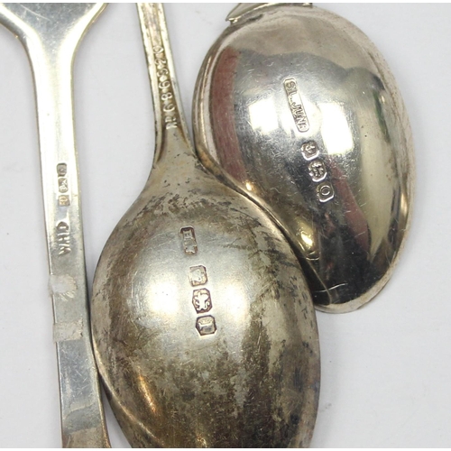 1063 - 5 assorted silver spoons, various dates and makers to inc RAC spoon and 3 Art Deco examples, approx ... 