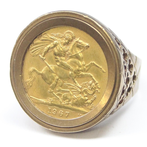 1100 - A large 9ct gold mounted full sovereign ring, the pierced 9ct gold shank set with a 22ct gold 1967 f... 