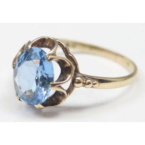 1114 - A vintage 9ct gold and blue stone cocktail ring, marks rubbed but XRF tested as 9ct gold, approx siz... 