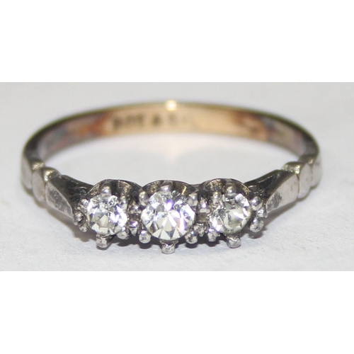 1120 - 9ct gold 3 white stone ring in silver claw setting, marked 9ct and XRF confirmed, approx size O, app... 