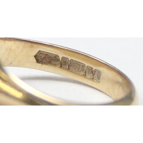 1122 - 9ct gold signet ring with engraved decoration, Birmingham 1962, approx size U, approx 4.81g gross