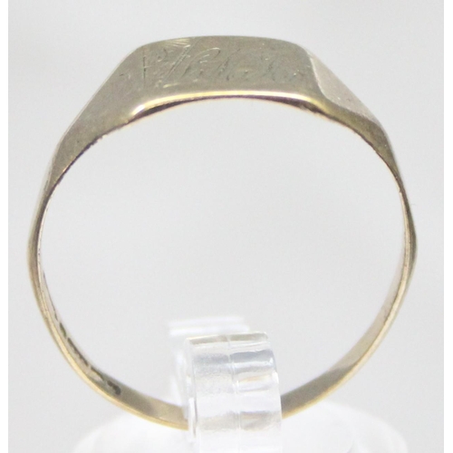 1123 - 9ct gold signet ring with engraved decoration, Birmingham 1967, approx size X, approx 2.79g gross