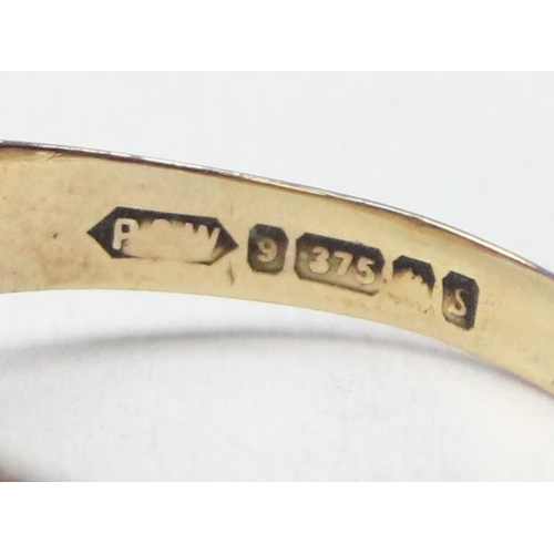 1123 - 9ct gold signet ring with engraved decoration, Birmingham 1967, approx size X, approx 2.79g gross