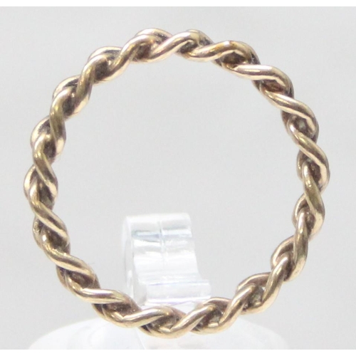 1140 - An unusual 9ct gold rope twist ring, indistinctly marked but XRF confirmed for 9ct gold, approx size... 