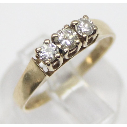 1162 - A vintage 9ct gold 3 stone diamond trilogy ring with claw setting, the diamonds assessed as approx 0... 