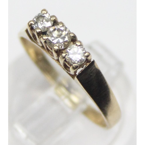 1162 - A vintage 9ct gold 3 stone diamond trilogy ring with claw setting, the diamonds assessed as approx 0... 