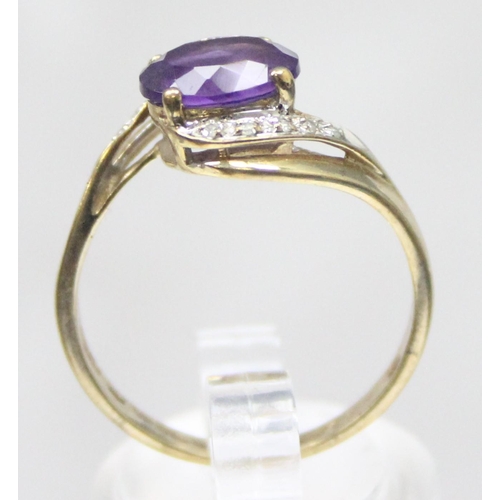 1170 - A vintage 9ct gold diamond and amethyst ring in crossover setting, marked and XRF confirmed, approx ... 