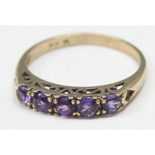 1175 - 9ct gold and amethyst set ring with 5 stones, marked and XRF confirmed, approx size N, approx 1.77g ... 