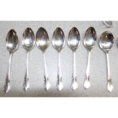 1019 - Mix of silver-plated flatware to incl Cooper Brothers, approx 4.9kg gross