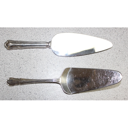 1019 - Mix of silver-plated flatware to incl Cooper Brothers, approx 4.9kg gross