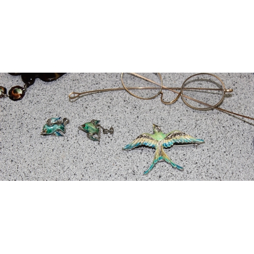 1108 - Qty of assorted mixed jewellery and odds to inc 2 pairs of gold plated antique spectacles, some silv... 