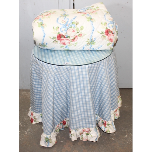 202 - A wooden bedside table and a vintage quilt, both Jane Churchill fabric, quilt measures approx 270cm ... 