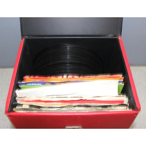 600 - Qty of vinyl record singles to incl Showaddywaddy, Queen, The Three Degrees etc