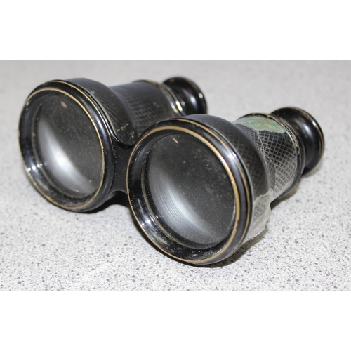 653 - 3 pairs of binoculars, 2 with cases, to incl Carl Veitch 8x50