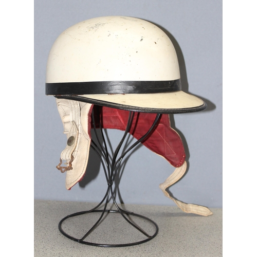 701 - Vintage Clipper Stadium white motorcycle helmet