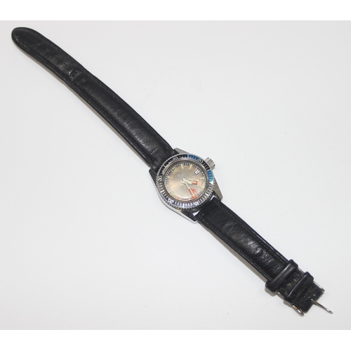 1326 - A vintage Electra divers watch with luminous numerals and 17 jewel movement, with vintage leather st... 