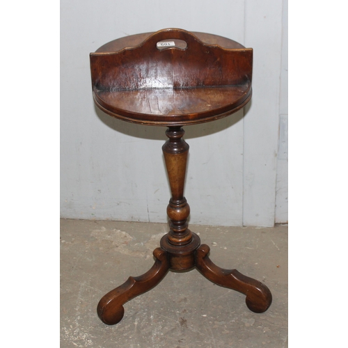 109 - An antique mahogany butler's stand or butler's assistant on tripod base, approx 33cm wide x 33cm dee... 