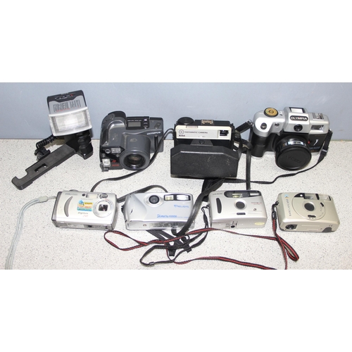 658 - Qty of mixed cameras, lenses and photography equipment to include Olympus, Kodak and Cannon