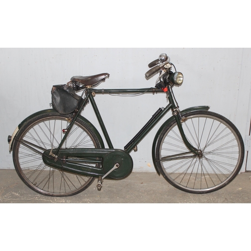 724 - A vintage Raleigh bicycle in British Racing Green with leather Brooks saddle