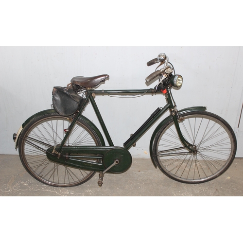 724 - A vintage Raleigh bicycle in British Racing Green with leather Brooks saddle