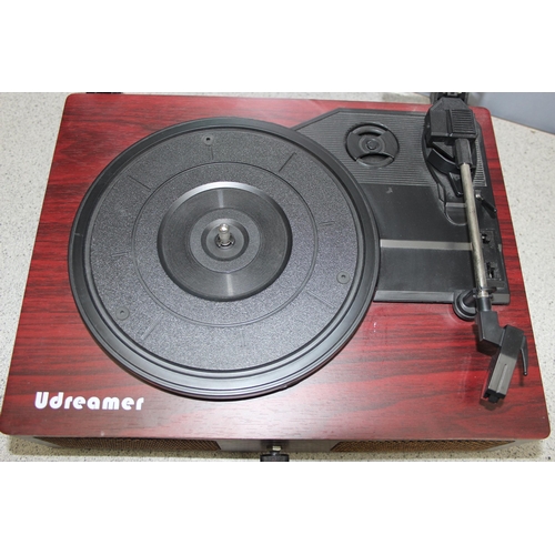 756 - Udreamer Bluetooth and USB connect record player with built in speakers